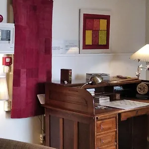 ** Hotel Petit España